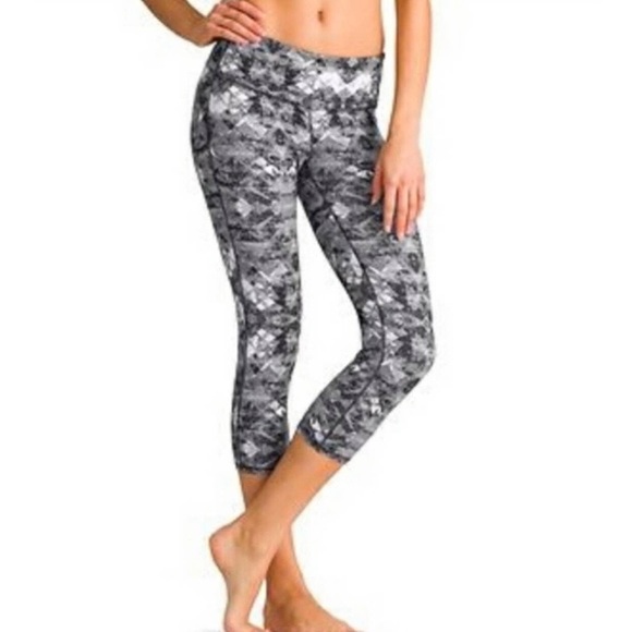 Athleta Cosmic Chaturanga Capri Leggings Geometric Gray - Picture 2 of 7
